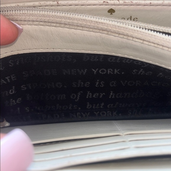 Kate Spade Storybook Lining Black and Cream Pebbled Leather Zip Around Wallet - Picture 9 of 12